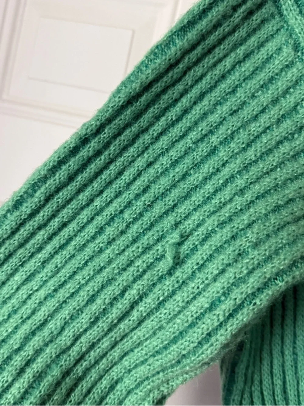 APPARIS teal mint rib ribbed recycled poly v-neck boxy cropped sweater‎